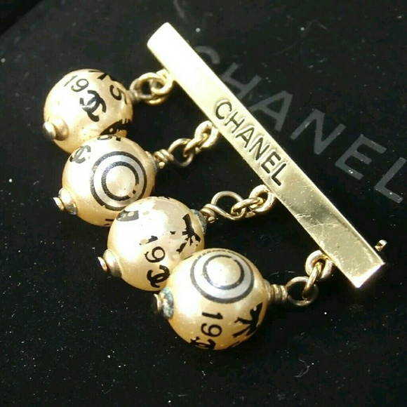 CHANEL Accessories - Chanel gold brooch pin bar with dangling pearl
